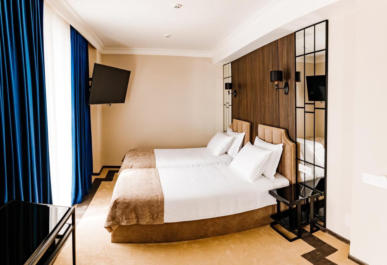 Lion'S Hotel Chisinau Exterior photo
