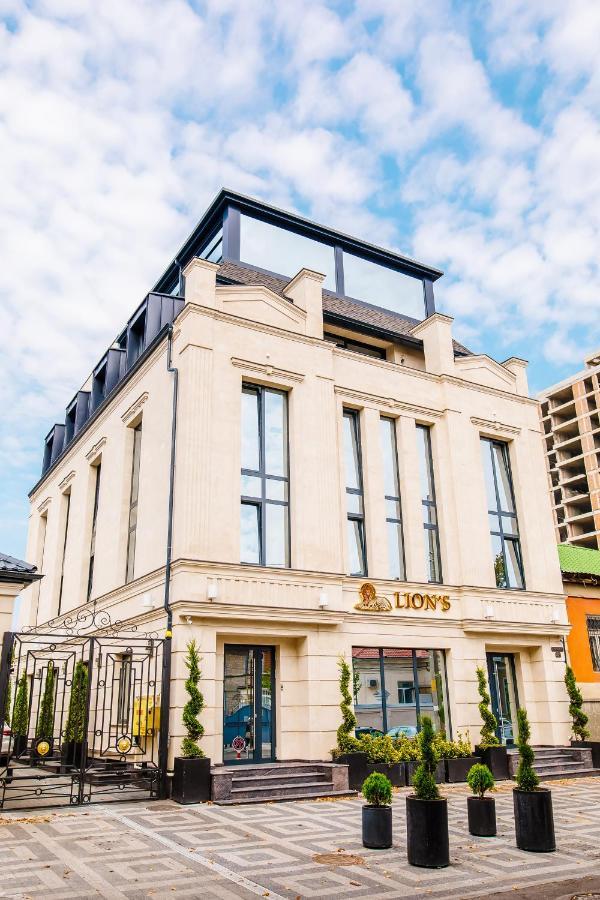 Lion'S Hotel Chisinau Exterior photo